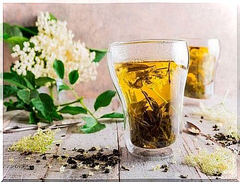 elderflower and licorice infusion to fight against allergies