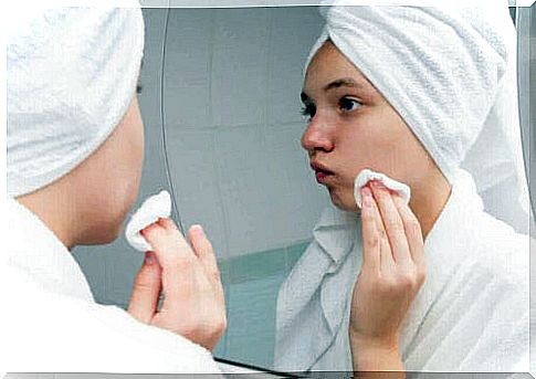To eliminate acne, never go to bed without removing your makeup