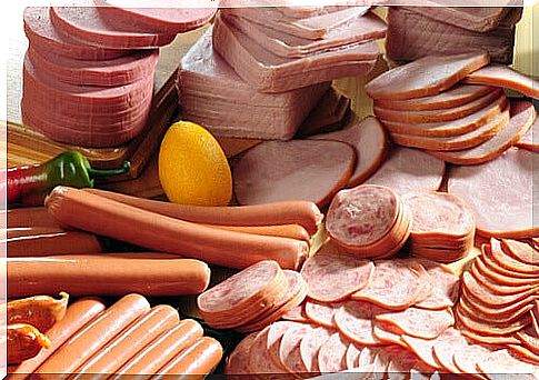 foods that can give off bad body odor: cold cuts