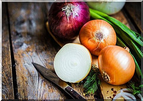 foods that can give off bad body odor: onions