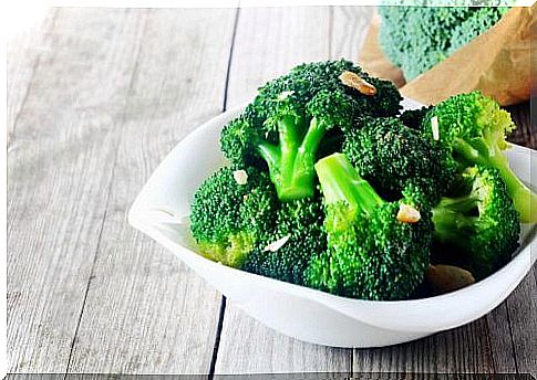 eat broccoli for a flat stomach