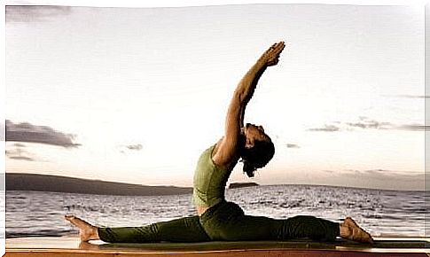The practice of yoga to lose weight and burn calories.