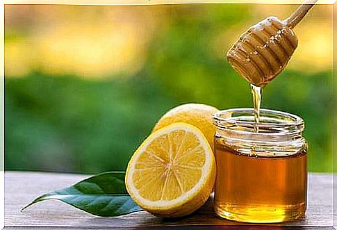 honey and lemon to fight oily skin
