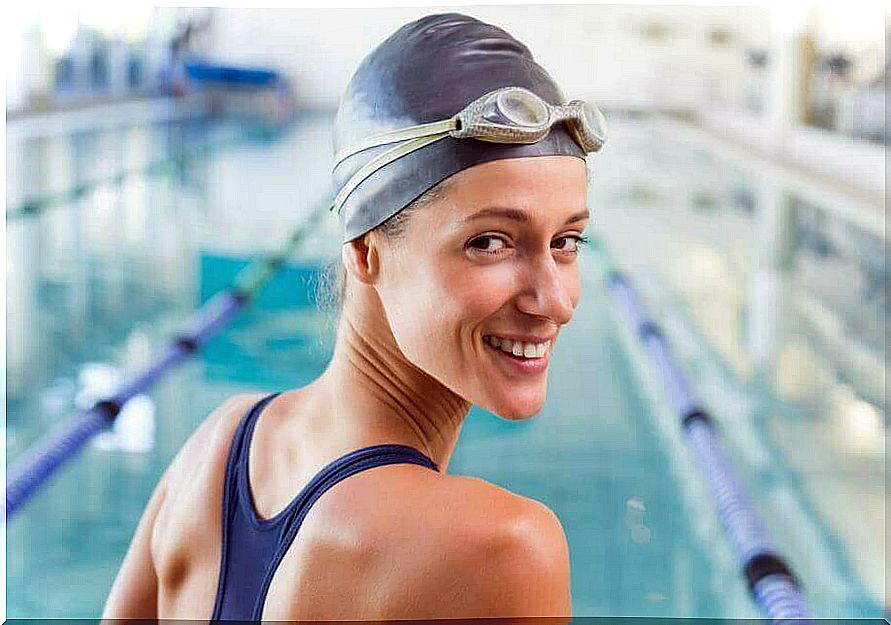 A woman who wants to protect her hair from chlorine with a bathing cap