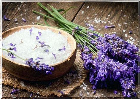 lavender and baking soda for the corns of the feet.