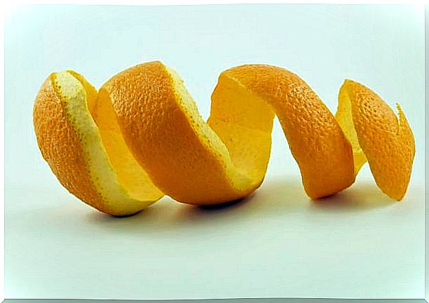 Natural treatments to whiten teeth: orange peel