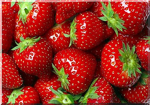 Natural Treatments for Teeth Whitening: Strawberries