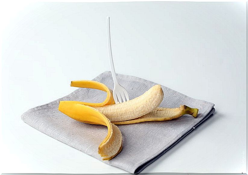 Bananas, rich in potassium, help strengthen bones.