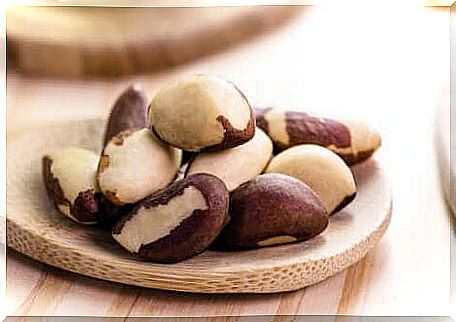 In case of hyperthyroidism, Brazil nuts should be part of the diet.